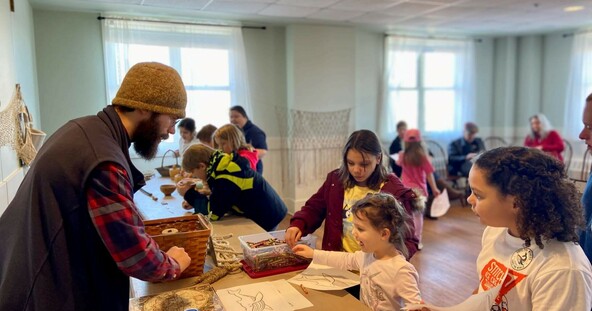 Museum Educator leads a craft with homeschoolers.