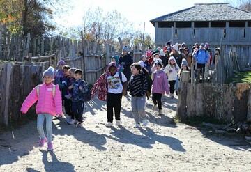 Chidlren field trip fortmeeting house english village