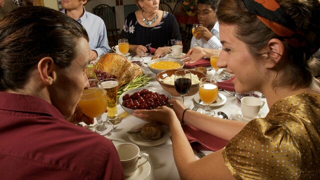 Thanksgiving dinner harvest feast plimoth patuxet