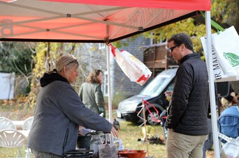 A guest at Grain Fest speaks with a participating exhibitor.