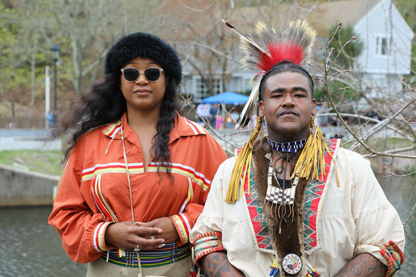 Standing quiver performers herring run