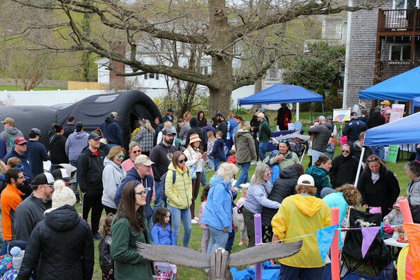 Herring run festival crowd