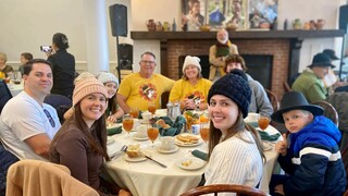Thanksgiving meal crowd plimoth patuxet