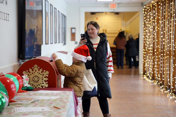 Child mails letter santa