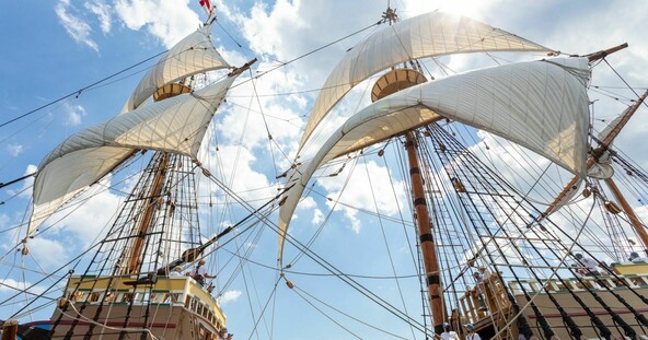 Mayflower full sails