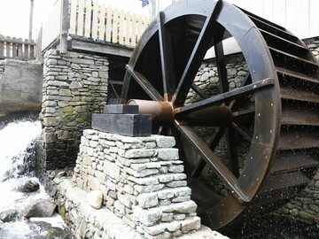 Plimoth grist mill wheel