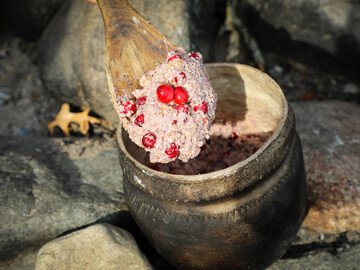 cranberry nasaump in a Wampanoag cooking pot