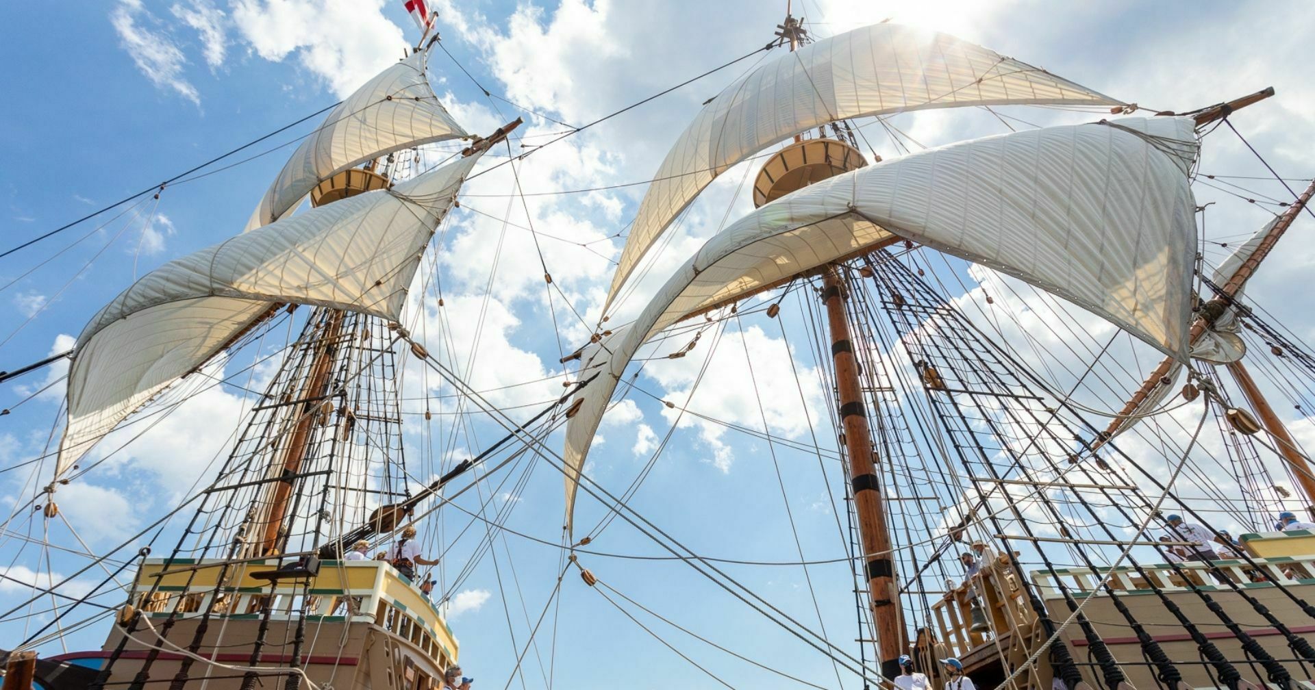 Mayflower full sails